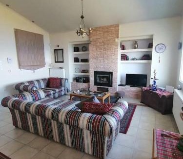 Paralia Porovitsis House | White Hill Platanos