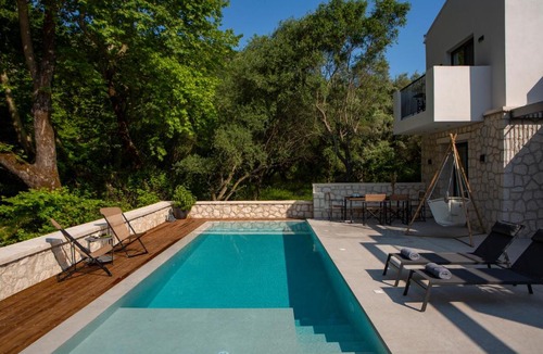 Nidri Villa | White River Villa