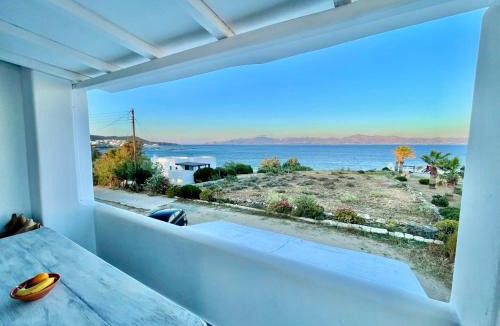 Logaras Apartment | White Wave