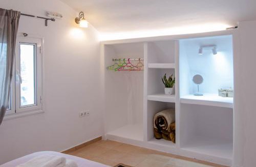 Kamari Apartment | White Wave Villa, 3min walk from beach