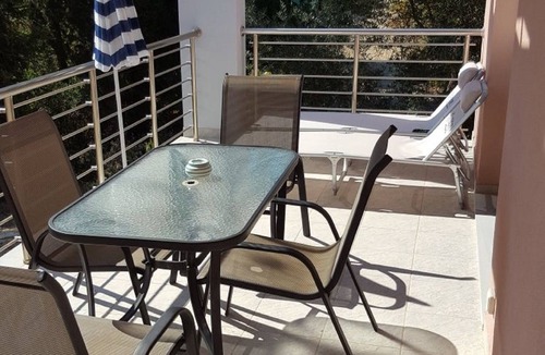 Termenades House | Wohlfühloase Inmitten Alter Oliven- und Zypressenbäumen