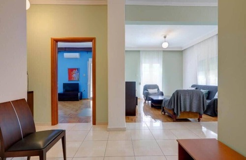 Charilaou Apartment | Xarilaou's Two-Bedroom Treasure in Thessaloniki