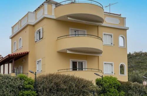 Palaia Fokaia Apartment | Yellow house