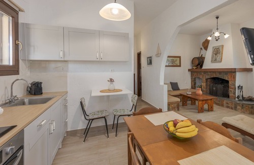 Agkisaras Apartment | Yialos Ammos Seaside Residence by Estia