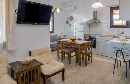 Agkisaras Apartment | Yialos Ammos Seaside Residence by Estia