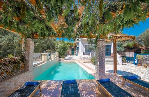 Mouzaki House | Zamor Family Villa 1