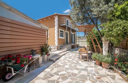 Mouzaki House | Zamor Family Villa 2