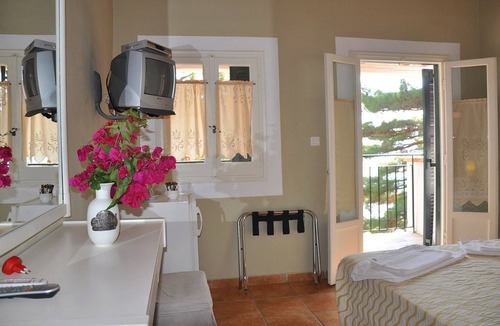 Lakones Hotel | Zefiros Traditional Hotel