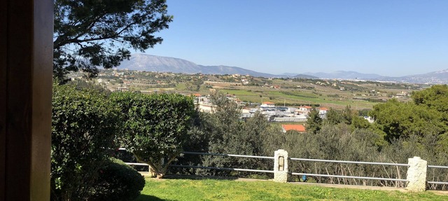 Εξοχικό σπίτι πολύ κοντά στην θάλασσα και 10' από το αεροδρόμιο "Ελ. Βενιζέλος".