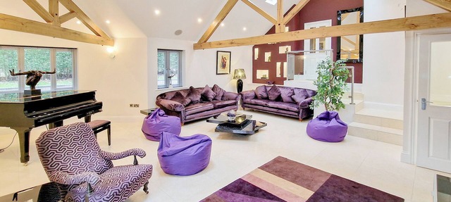 7 bedroom accommodation in North Duffield, near York