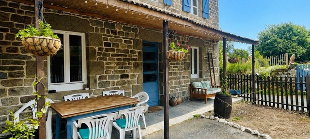 Authentic French Farmhouse retreat in Peaceful Countryside Setting in Gouges