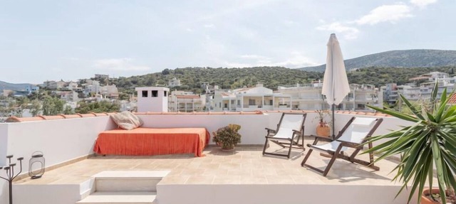 Baywatch Appartment close to the Airport at Porto Rafti 30 meters from the sea