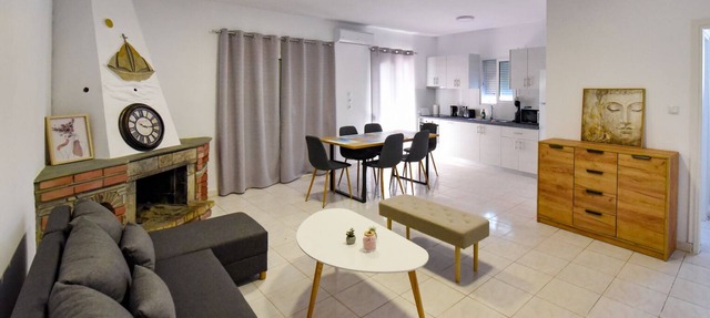 Beach Apartment M