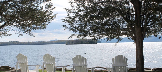 Beautiful 2 Bedroom, 2 Bathroom Lakefront/Bayfront Cottage on Lake Champlain
