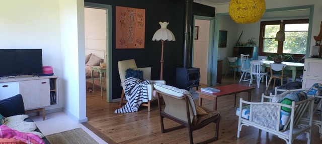 Beautiful beachside house and garden - 2 minutes from the beach!