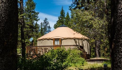 Bend-Sunriver Camping Resort 24 ft. Yurt 16