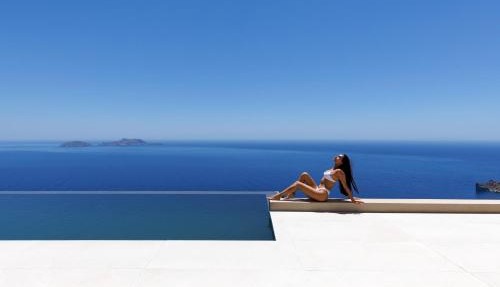 Celestia Cove, Earthy Architecture Meets Endless Blue by etouri