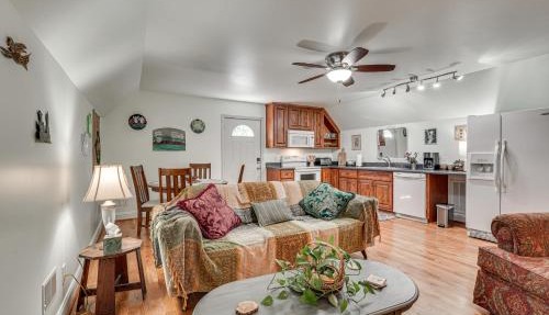 Charming Apartment with Pasture Views and Sunsets