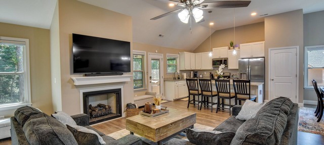 Charming Pendleton Retreat ~ 5 Mi to Clemson!