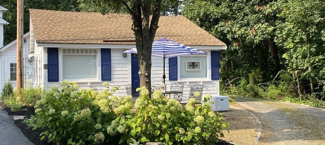 Classic Maine Beach Cottage - In the Heart of Ogt. Village , Walk to everything