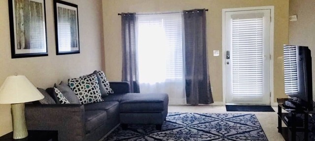 Comfortable and quiet daylight basement apartment