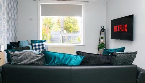 Comfy Castleton Haven - 3 BEDROOM accommodation near M62 & M60 Motorways and Easy access to Manchester City Centre - Netflix and free high speed WIFI