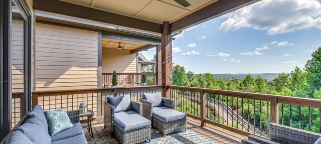 Community Perks: Mountain-View Condo in Toccoa!