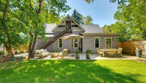 Downtown Walkability - 'The Purple House'