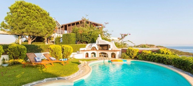 Dreamy Villa Amorgos in Sounio with private pool