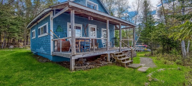 🐾Gray Wulff - This rustic dog friendly camp sits on the shore of Quimby Pond