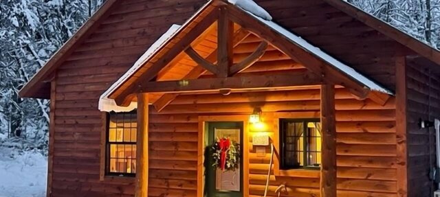 Inviting timber frame cabin in Vermont's Green Mountains