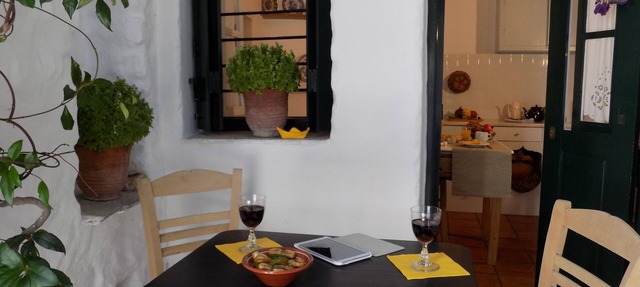 Jasmine House in the heart of Chora of Skyros, can accommodate 3 to 4 people