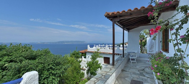 JASMINE house. Panoramic pool. Access to the sea. Privileged view of the Egean.
