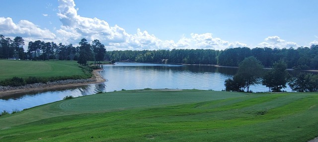 Lakefront Golf Course Vacation with Heated Pool