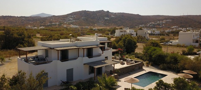 Luxury beachfront villa in Naxos for 14 people or kite surfers