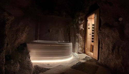 Luxury Cave Suite with Private Jacuzzi & Sauna