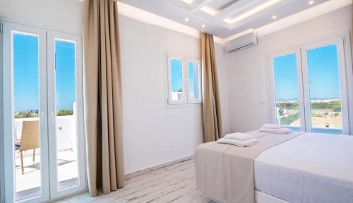 luxury villas Plaka