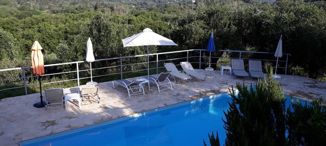 Moderne Villa mit Pool, am Corfutrail und in Meernähe