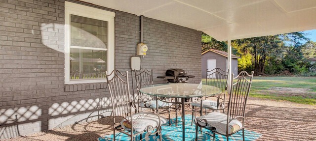 Moncks Corner Cozy Apt near Downtown
