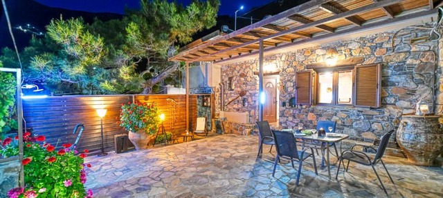 "PefkoPetro" Traditional House