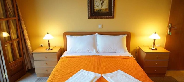 Pinotsi Room 4- Double bed