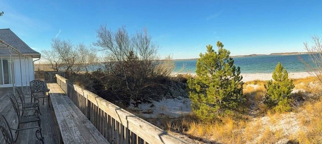Private beachfront escape on Coffins Beach w/amazing views & private beach