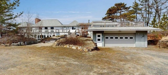 Private beachfront escape on Coffins Beach w/amazing views & private beach