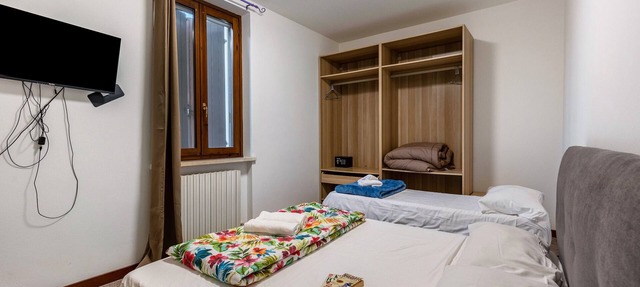 Room 'Tripla Basic' with Shared Terrace, Wi-Fi and Air Conditioning