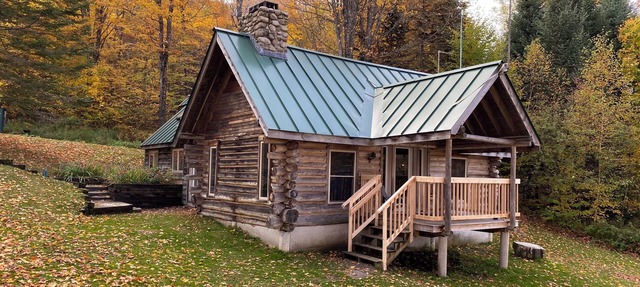 Rustic Authentic Off-grid Log Cabin 15 minutes from Kingdom Trails