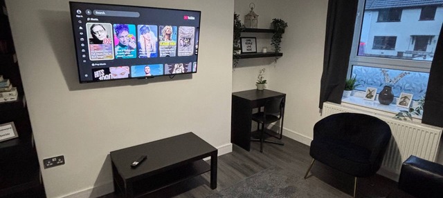Shawforth - 2 Beds - Sleeps 4 - Street Parking