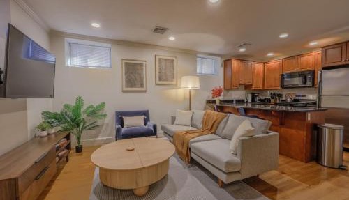 Simple 2 Bed 2 bath Close to Fenway