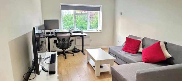 Spacious & Modern 1-Bed Flat near Ealing