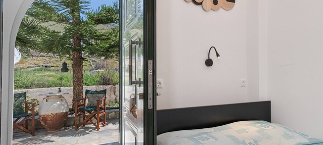 Studio Apartment 'Mouria A' with Sea View, Wi-Fi and Air Conditioning