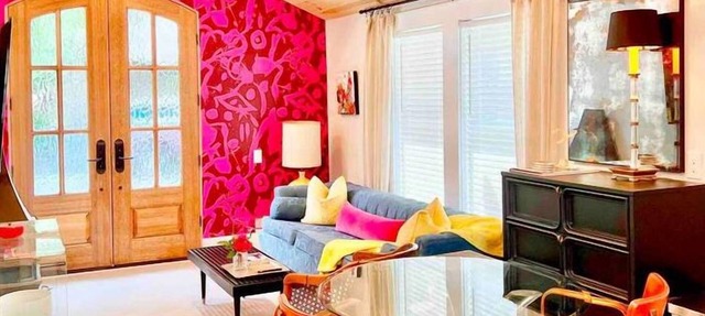 SweetSuiteCullman-couples retreat Cottage downtown blcks from warehouse district